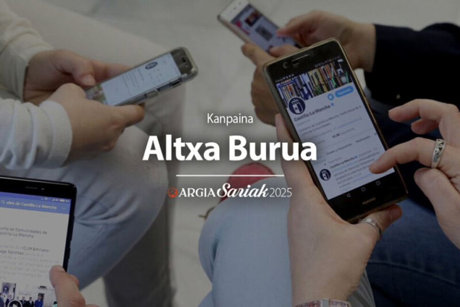 Esku gazteak mobilekin