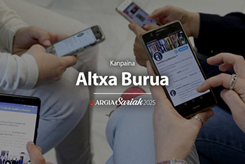 Esku gazteak mobilekin