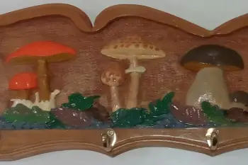 Perchero tallado en madera
