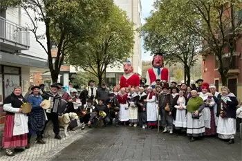 Fotografía grupal de la kantujira