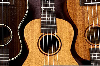 tres ukeleles