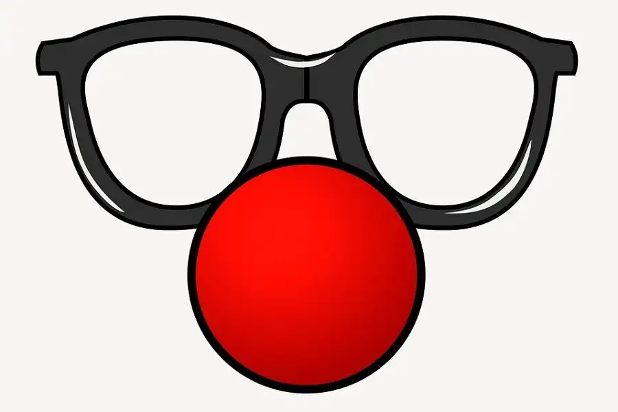 gafas negras y una nariz roja
