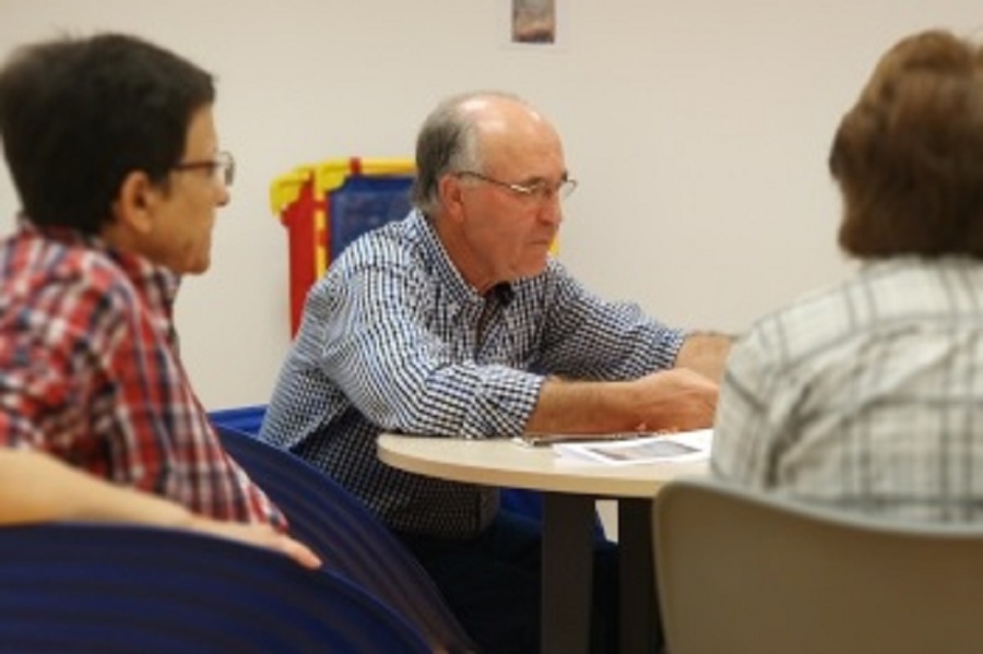 Valeriano con dos participantes