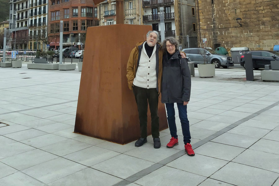 Ricardo Ugarte y Julia Otxoa en Pasaia