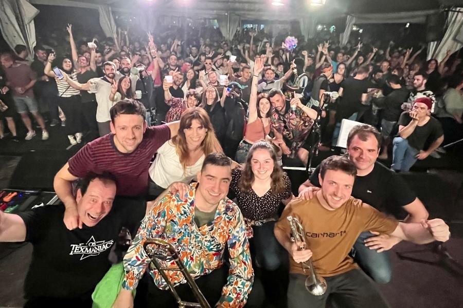 Fotografía del grupo Laket