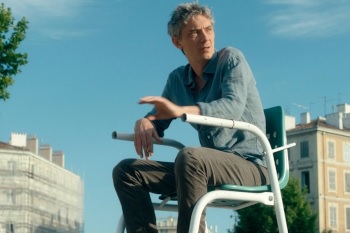 Una imagen de la película tant que le soleil frappe