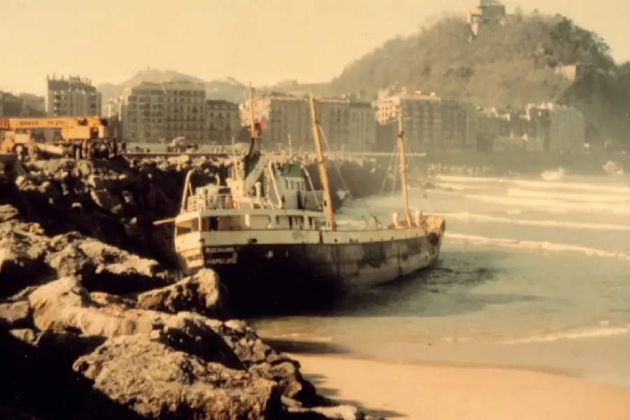 El barco Buchenhain en la Zurriola