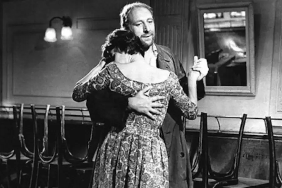 Una pareja baila