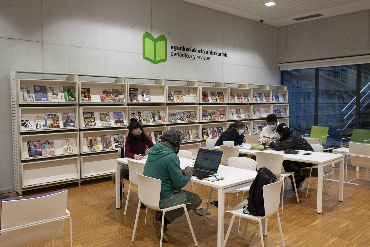 Biblioteca de Intxaurrondo, sección periódicos y revistas