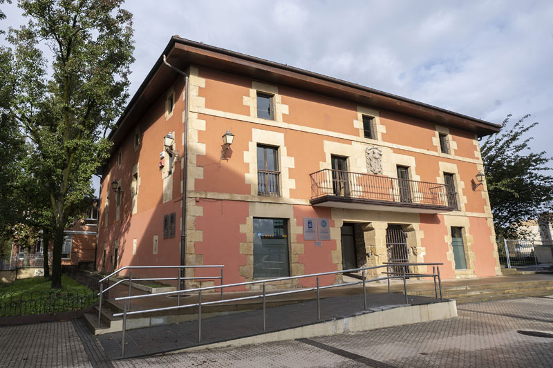 Exterior de la casa de cultura Casares Tomasene.