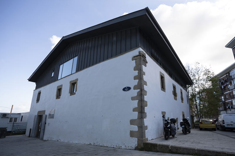 Vista exterior de la biblioteca de Tomasene