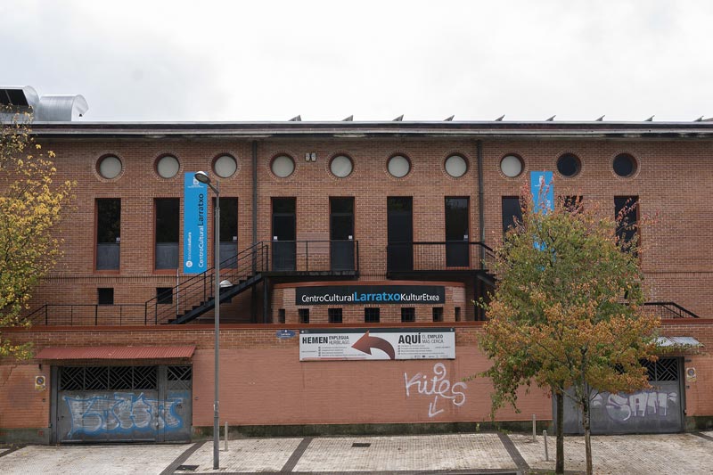 Vista exterior de la casa de cultura de Larratxo