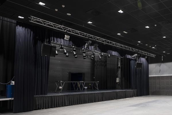 Escenario de la sala Intxaurrondo.