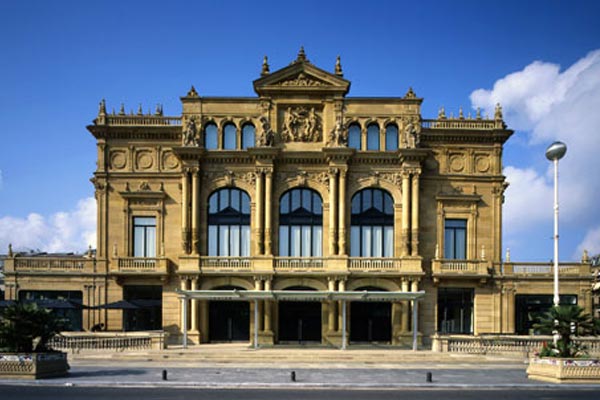 Vista exterior del Teatro Victoria Eugenia Antzokia.